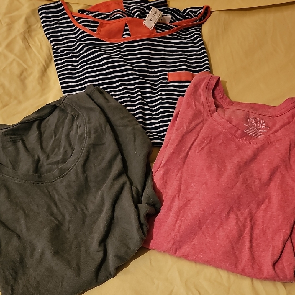 Stylish Women's Short Sleeve Tee Set - Pink, Green, and Striped
